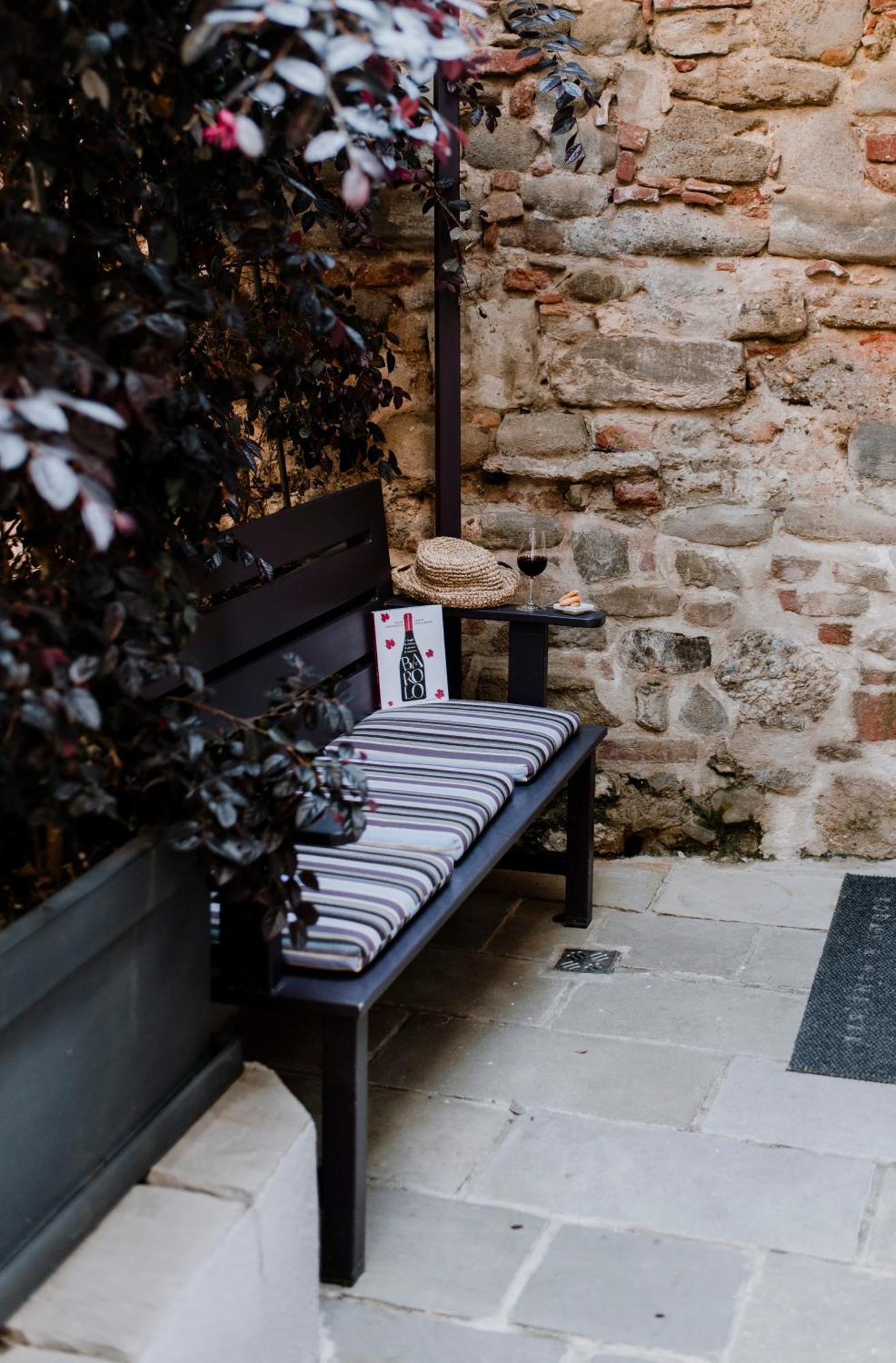 Uve Rooms & Wine Bar La Morra Dış mekan fotoğraf