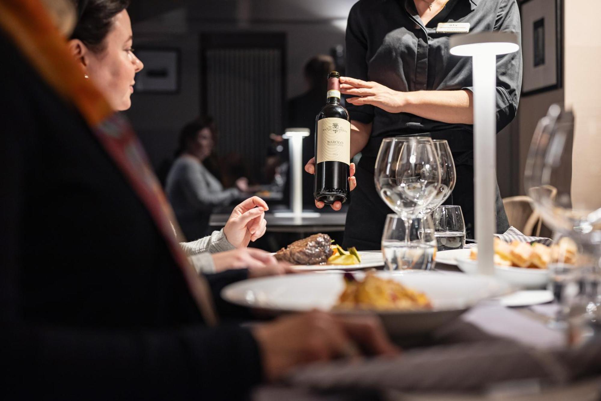 Uve Rooms & Wine Bar La Morra Dış mekan fotoğraf