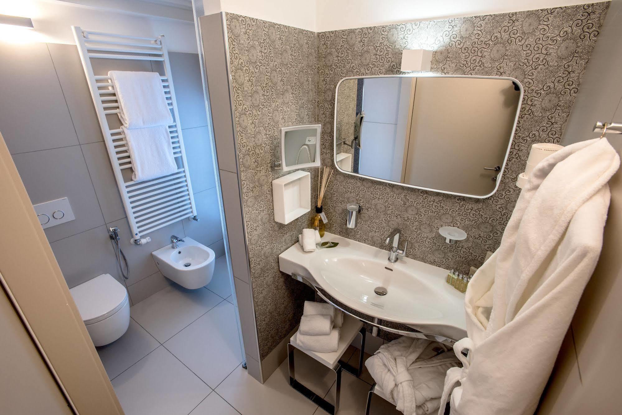 Uve Rooms & Wine Bar La Morra Dış mekan fotoğraf